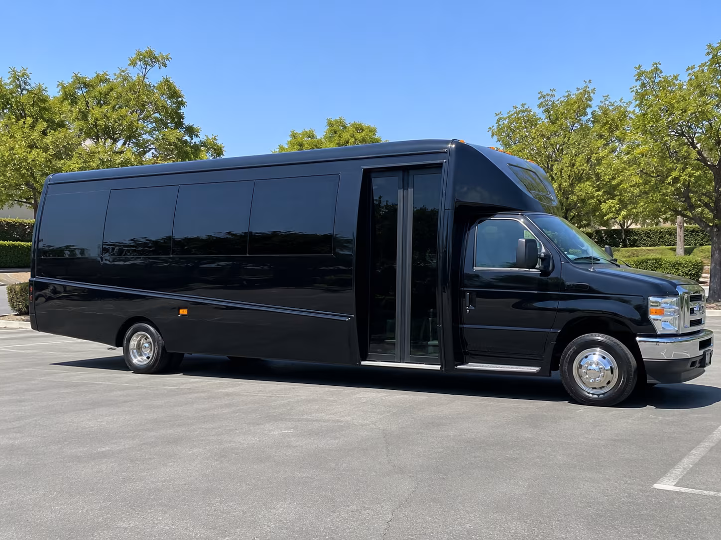 college campus tour buses for victorville high schools