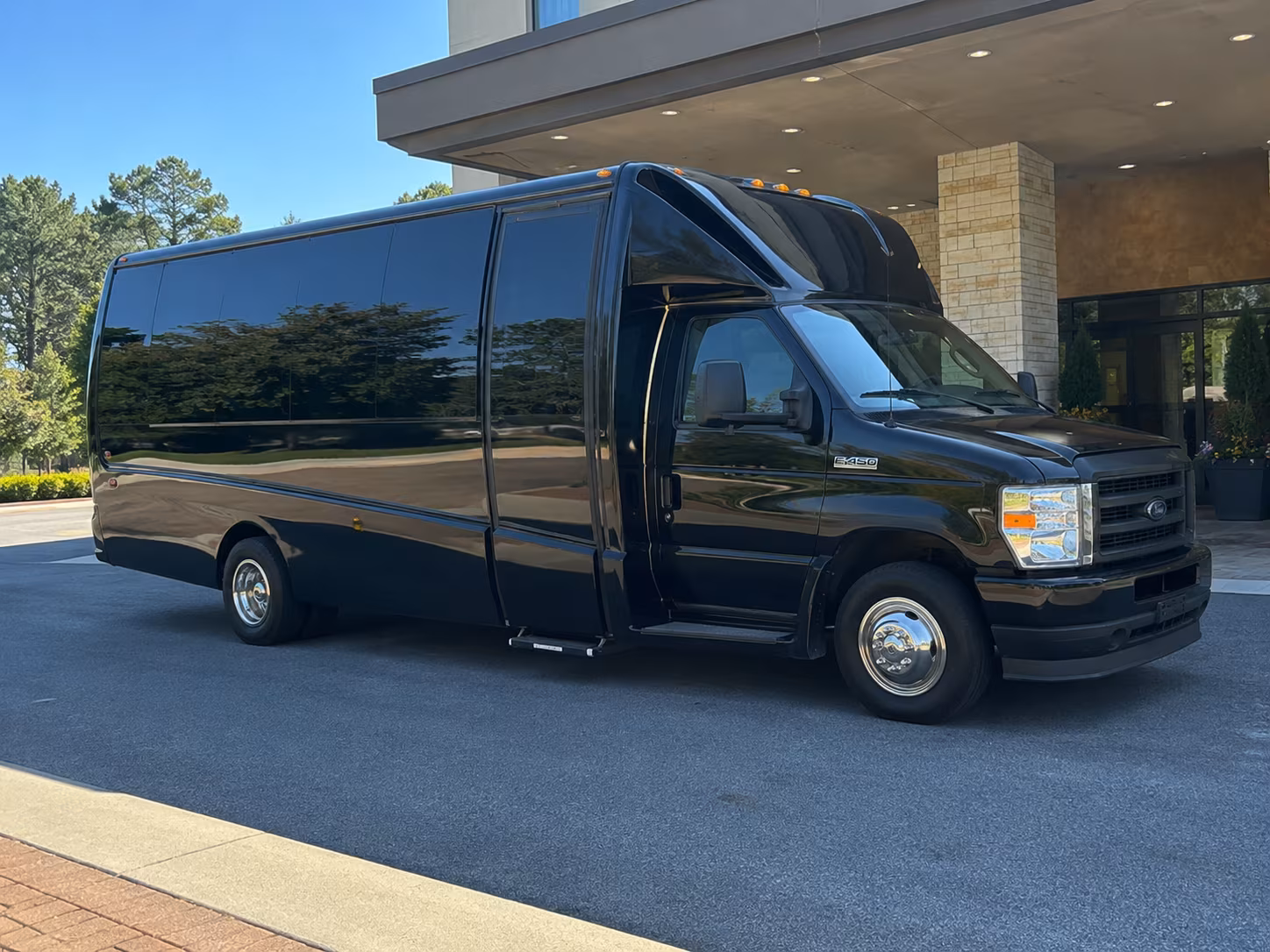 concert shuttle buses for groups heading to glen helen amphitheater and toyota arena